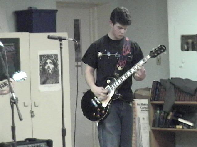chimp_guitar_1.jpg